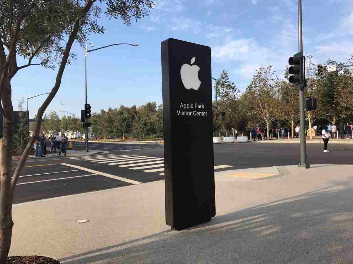 обелиск посетителей компании Apple в новом кампусе