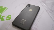 фото чехла полупрозрачного черного Benks на iPhone X