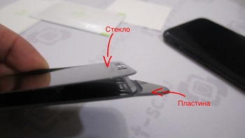 как выглядит предустановочная пластина на защитное стекло для айфона х