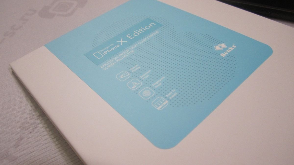 упаковка OKR+Pro защитного стекла айфона х с голубой наклейкой Бэнкс